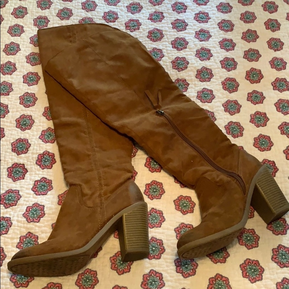 SUMMER CLEARANCE ✨✨ knee high boots